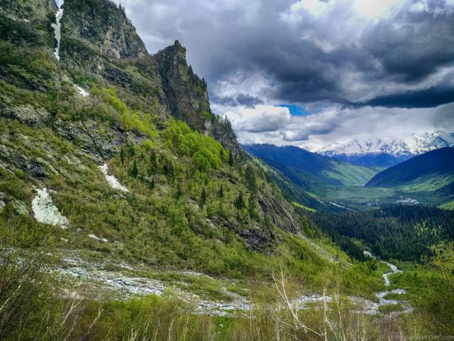 a trail near becho.jpg